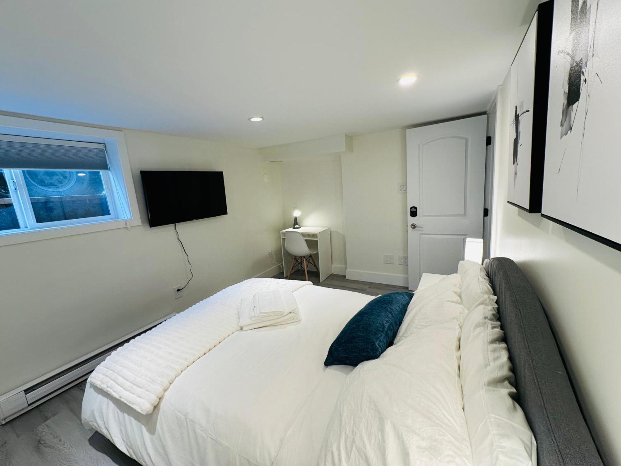 Quiet Basement Steps From Quilchena Park In