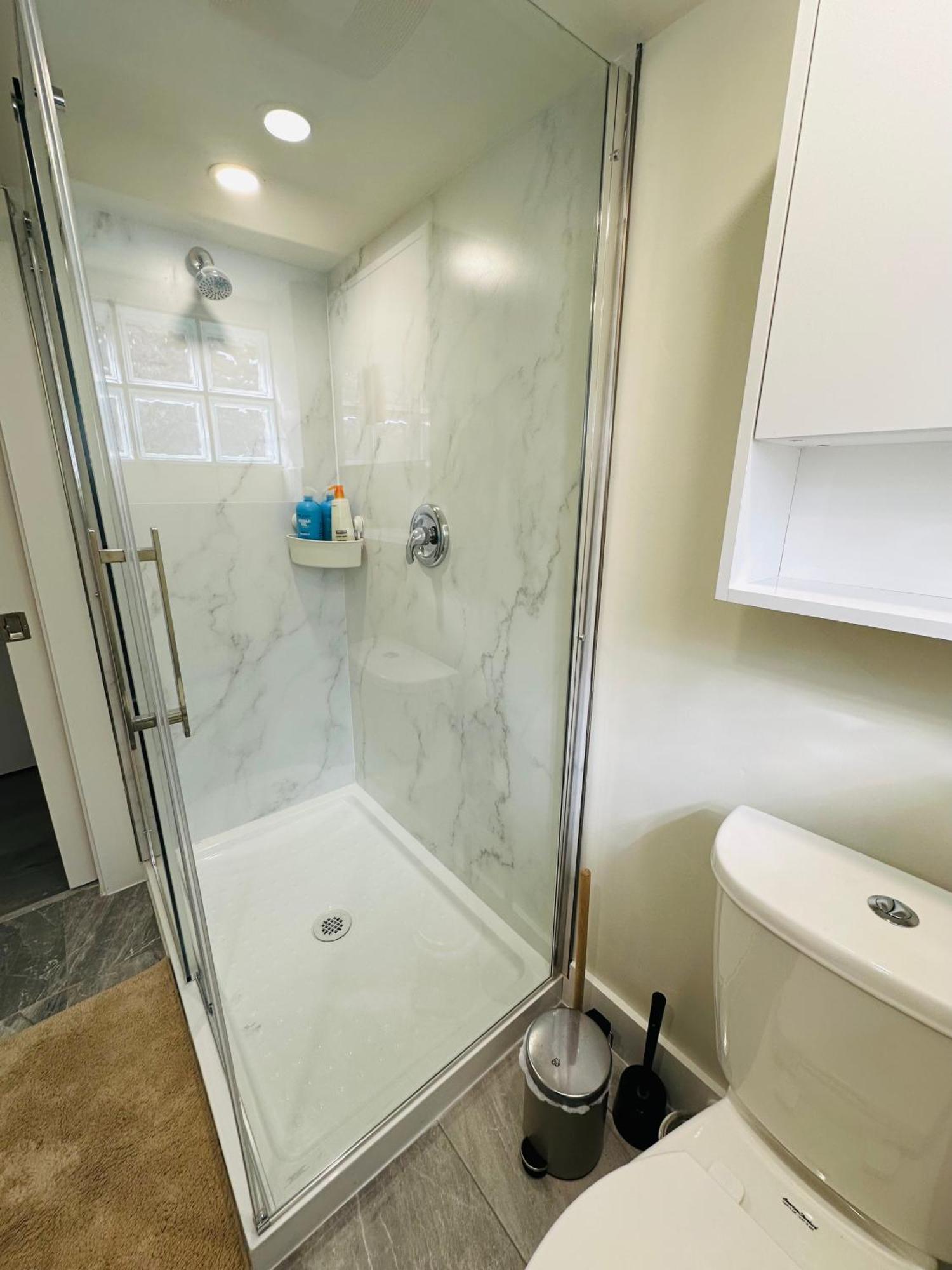 Quiet Basement Steps From Quilchena Park In Homestay *