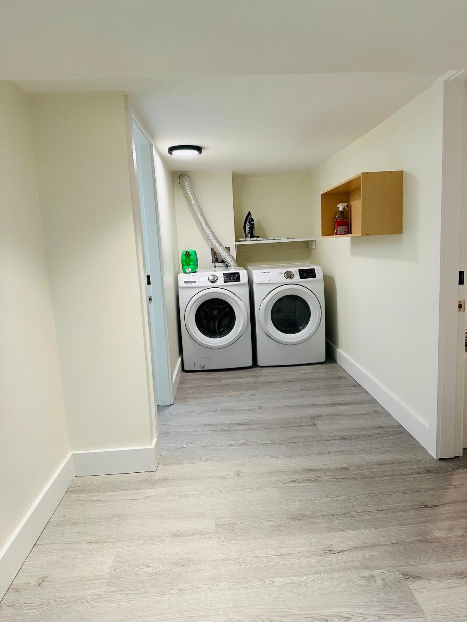 Homestay Quiet Basement Steps From Quilchena Park In *