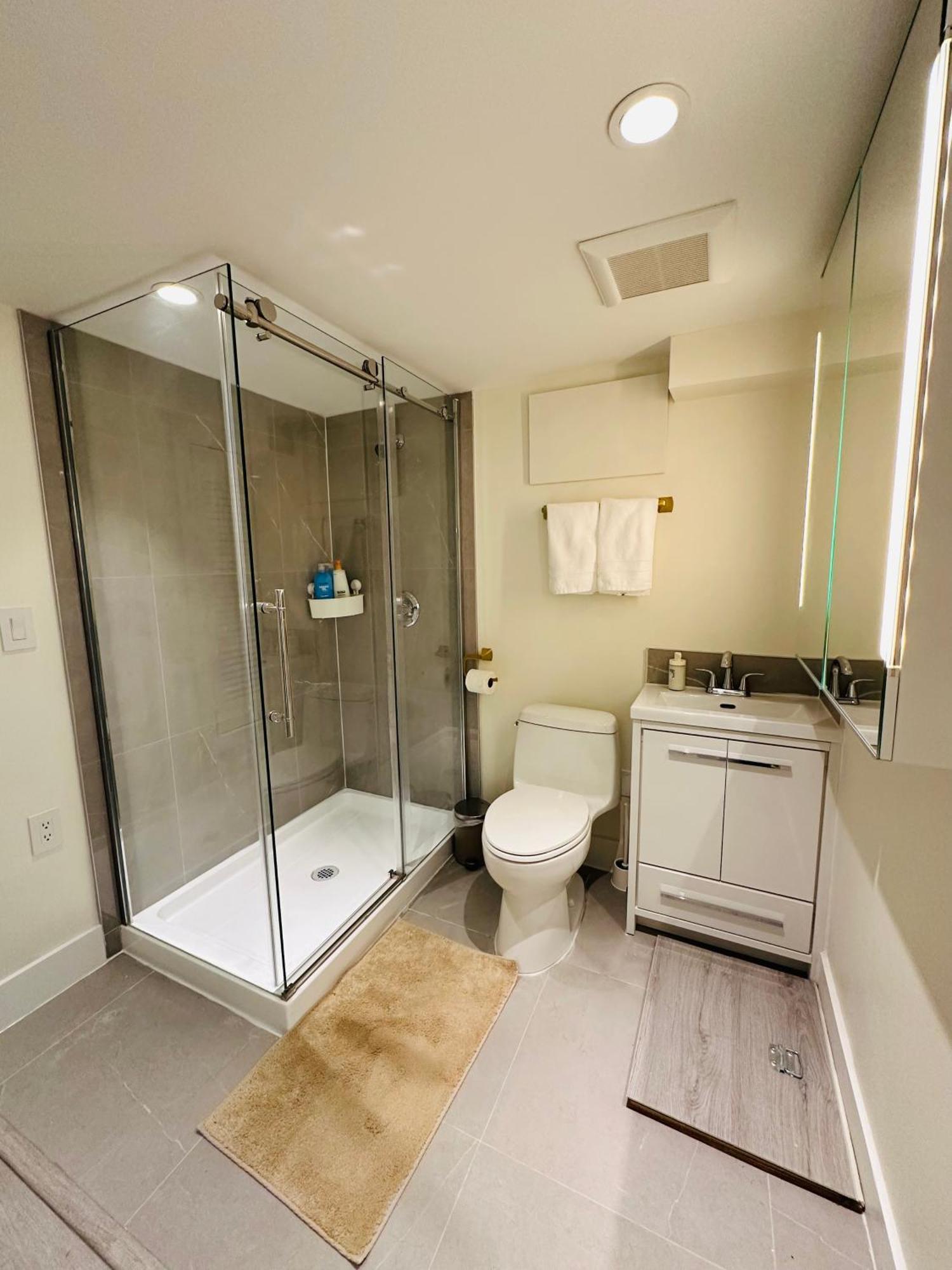 Homestay Quiet Basement Steps From Quilchena Park In