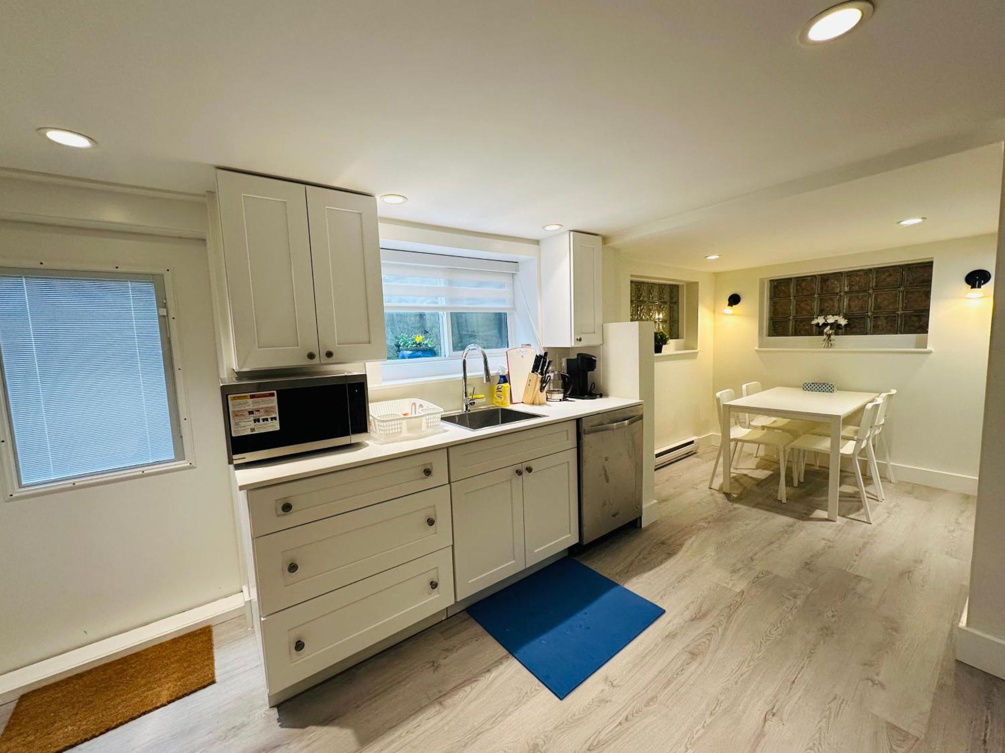 Hospedagem domiciliar Quiet Basement Steps From Quilchena Park In *